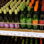 Wine investors do not like half bottles photo