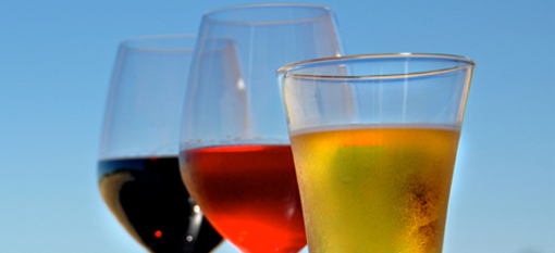 When it comes to health, wine wins over beer photo