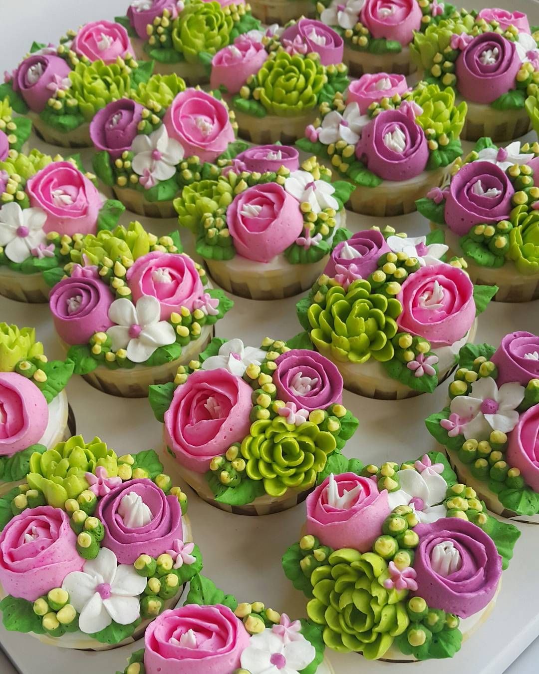 Cupcakes That Are Too Pretty To Eat! photo