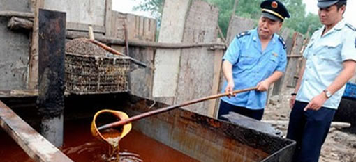 Police Seize Tons Of Illegally Recycled Kitchen Oil in China photo
