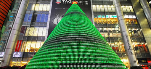 Seal the festivities with a Xmas Tree photo