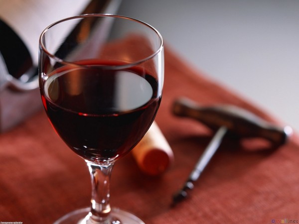 Resveratrol in red wine could help cut alcohol-related cancer risk photo