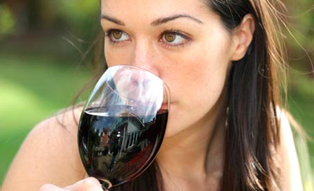 Wine brings down cholesterol level photo