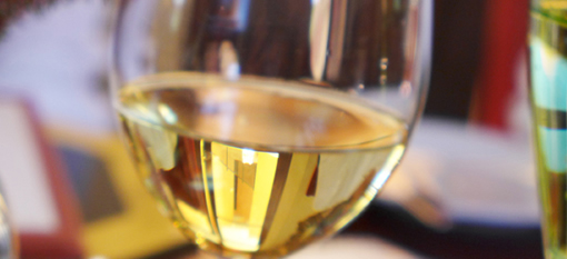 Why dry white wine doesn`t end up on your thighs photo