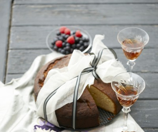 On-trend Recipe: Naked Almond Cake photo