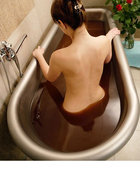 Japan`s Yunessun Spa Resort Lets Visitors Take a Chocolate Bath photo