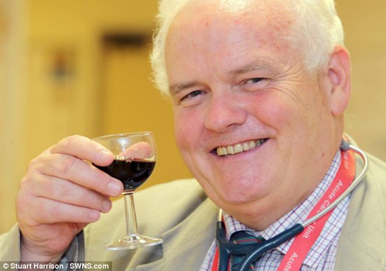 The cardiologist who prescribes red wine photo