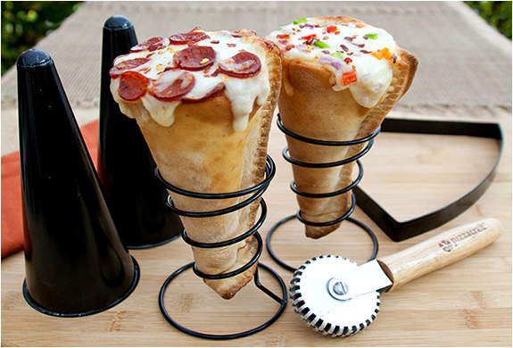 Melt-in-your-mouth Pizza cones photo