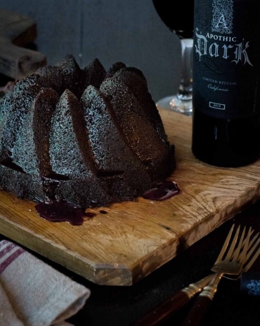 How to bake a red wine cake photo