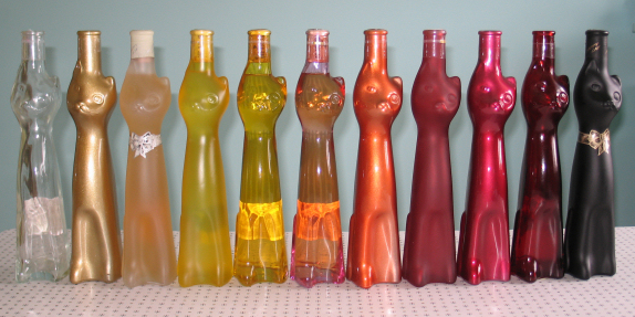 Packaging Spotlight: Cat wine bottles photo