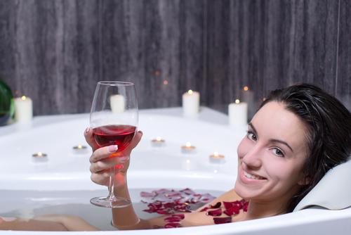 Antioxidant in red wine could help reduce acne photo