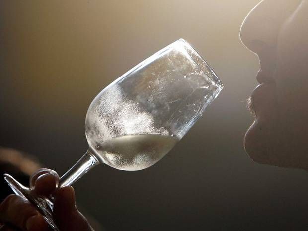 A bottle of wine a day is not bad for you and abstaining is worse than drinking, scientist claims photo