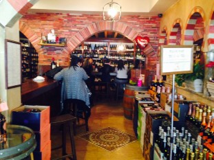 El Carajo International Tapas and Wine (Miami, FL): Excellent food where you buy gas