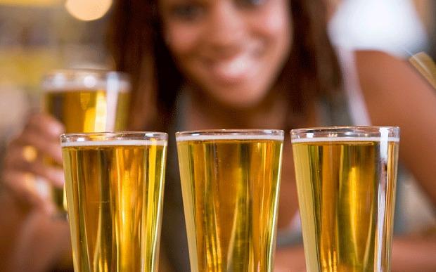 Drink beer too quickly? Opt for straight glasses, not curved photo
