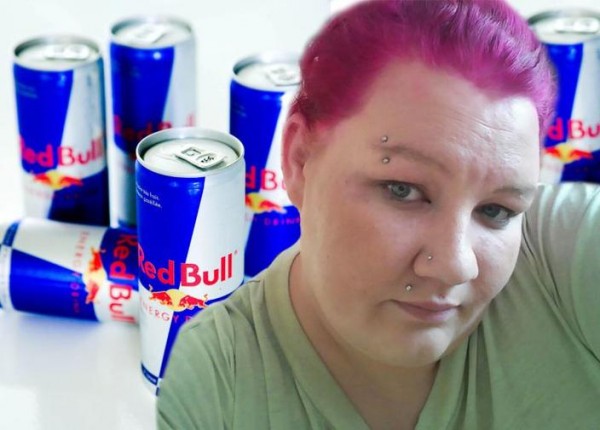Woman is going blind after drinking 28 cans of Red Bull a day photo
