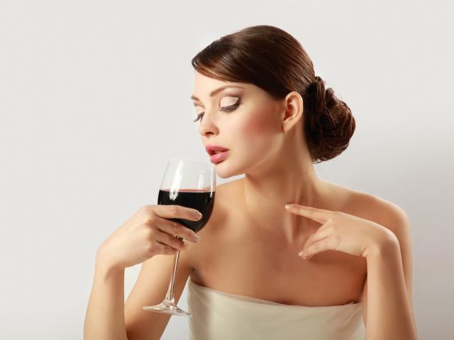 A daily glass of red wine benefits your brain age photo
