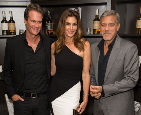 George Clooney Reveals How He Drunkenly Ended Up in Bed With Cindy Crawford photo