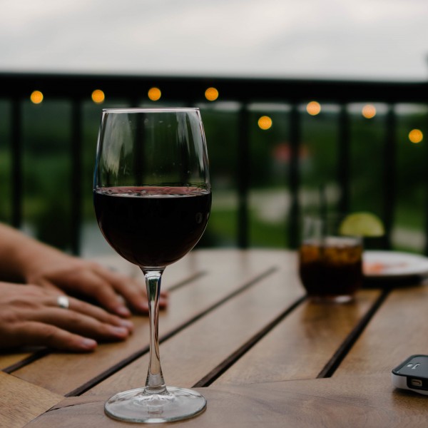 5 Smart reasons to drink red wine every night photo