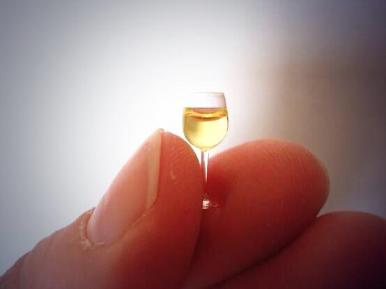 Wine drinkers urged to drop glass size photo