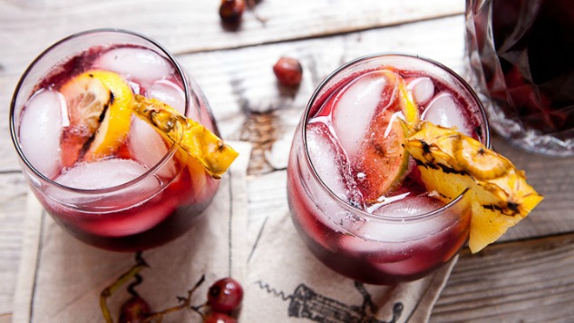 Celebrate Sangria Day With This Cheap Cocktail Recipe photo