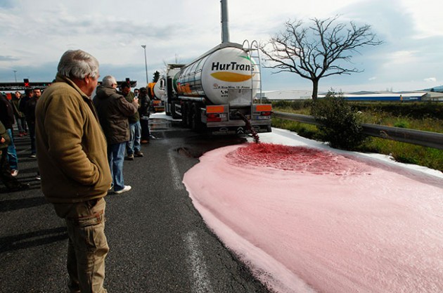 French winemakers hijack Spanish wine tankers on motorway photo