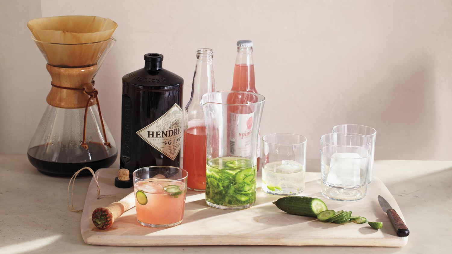 Cucumber-Infused Gin-and-Grapefruit Fizz photo