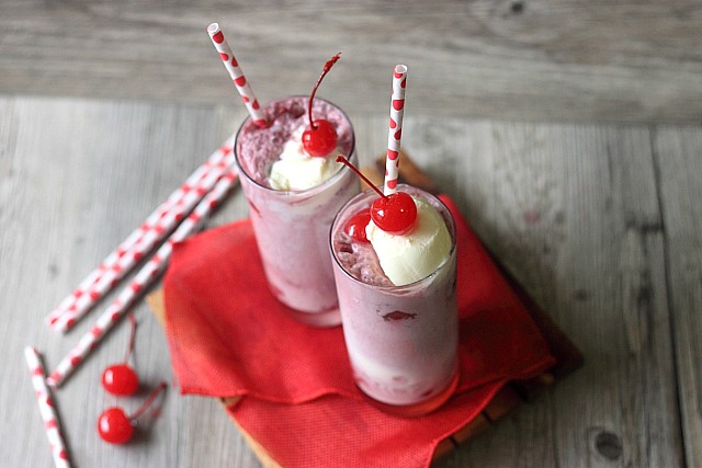 How to make a Red Wine Ice Cream Float photo