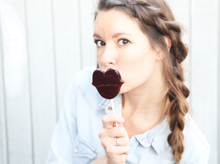 How to make Red Wine Lollipops that look like lips photo