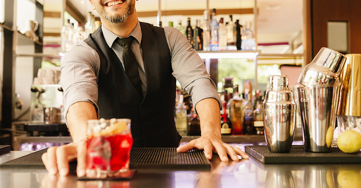 Bartenders reveal what customers drink orders say about them photo
