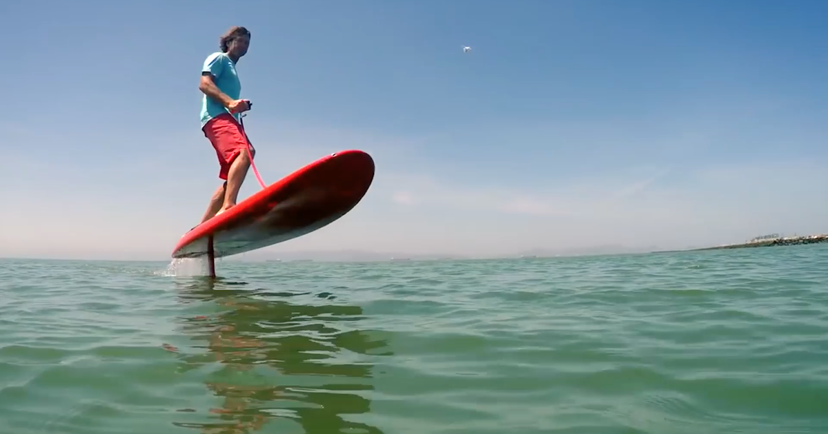 This Electric Surfboard Can Move Without The Waves photo