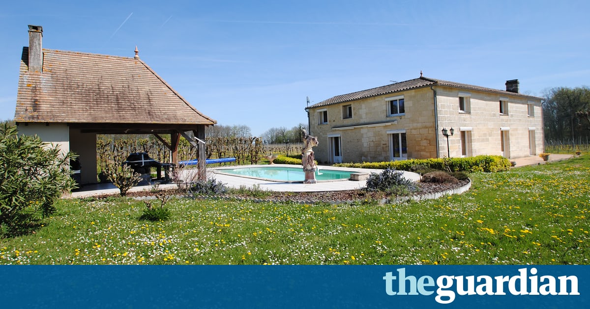 Houses Near Vineyards – In Pictures photo