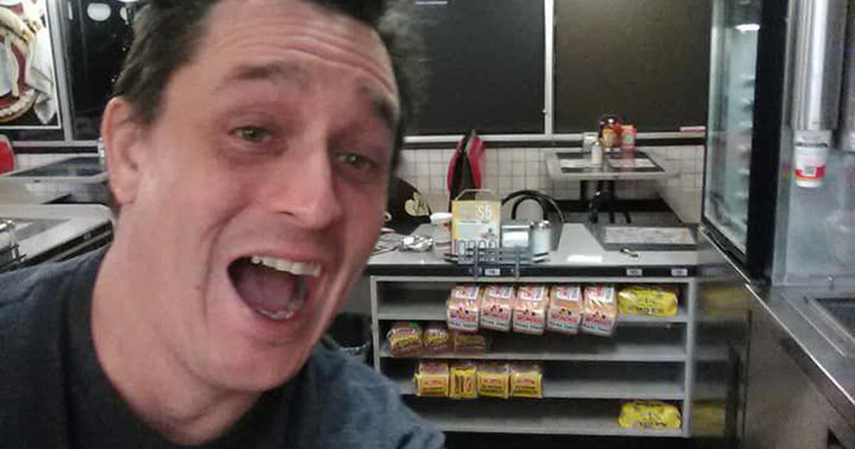 Drunk Dude Cooks His Own Food At Waffle House Because The Staff Fell Asleep photo