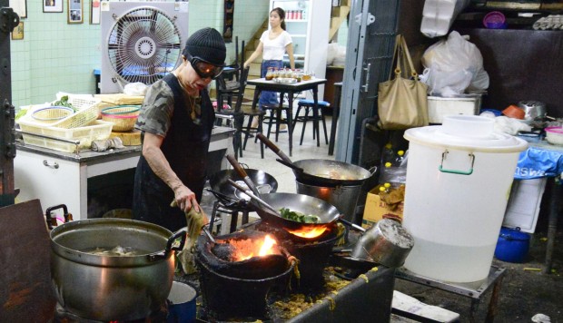 Bangkok Michelin Guide: Chinatown Crab Omelette Queen On Earning Her Star Alongside  Fine-dining Restaurants photo