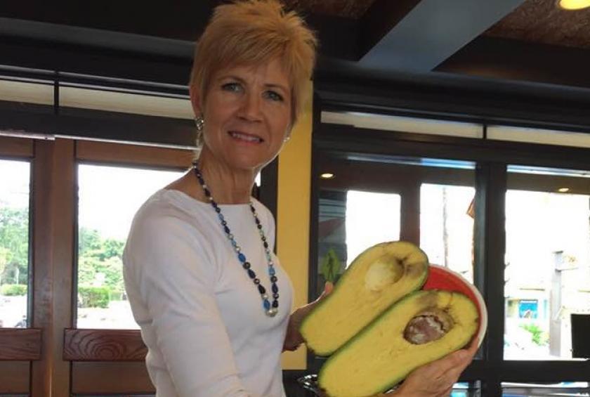 The World`s Heaviest Avocado Weighs In At 2.37 kg photo