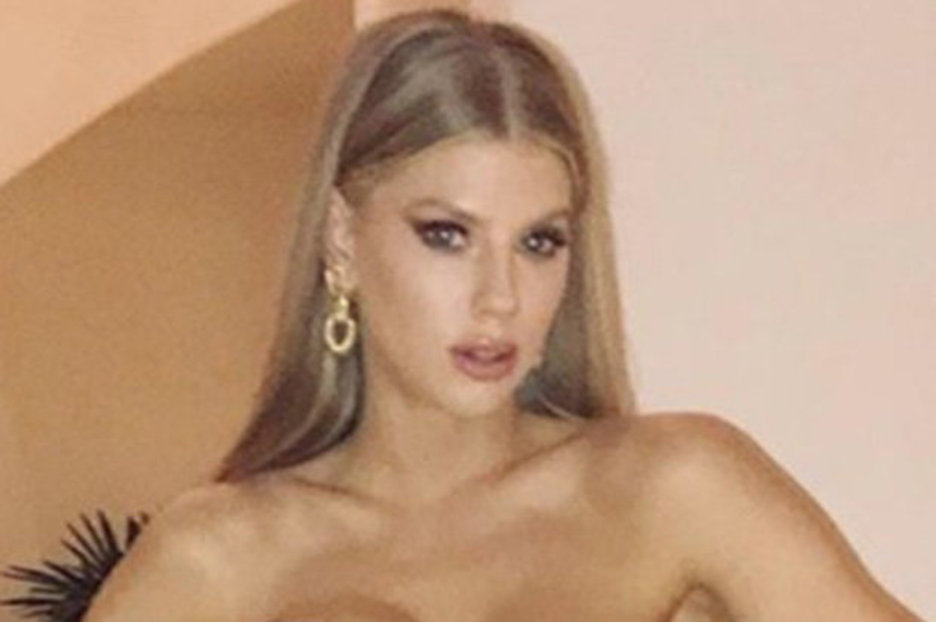 Baywatch’s Charlotte Mckinney Flaunts 32f Assets As She Whips Off Top photo