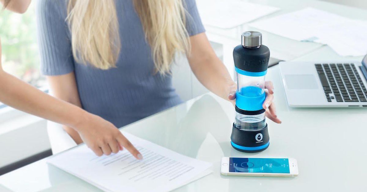 An App-connected Water Bottle Will Remind You To Drink More H2o photo