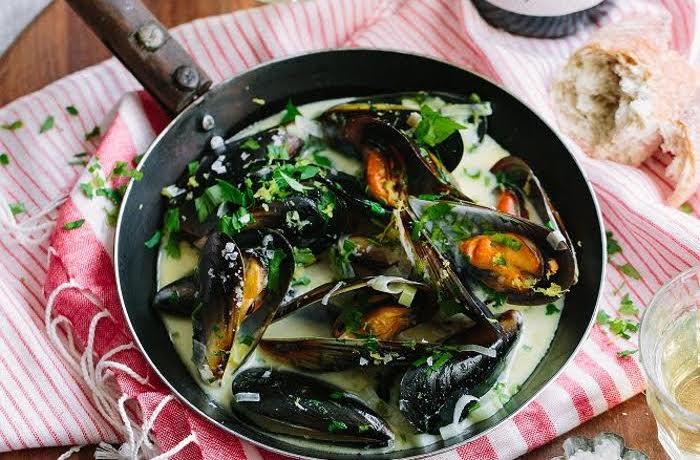 Mussels With White Wine, Leeks, & Cream ? The Perfect Dish For A Hot Day! [recipe] photo