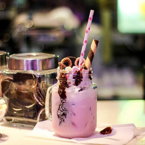 Boozy strawberry milkshakes are a thing and you need to try them immediately photo