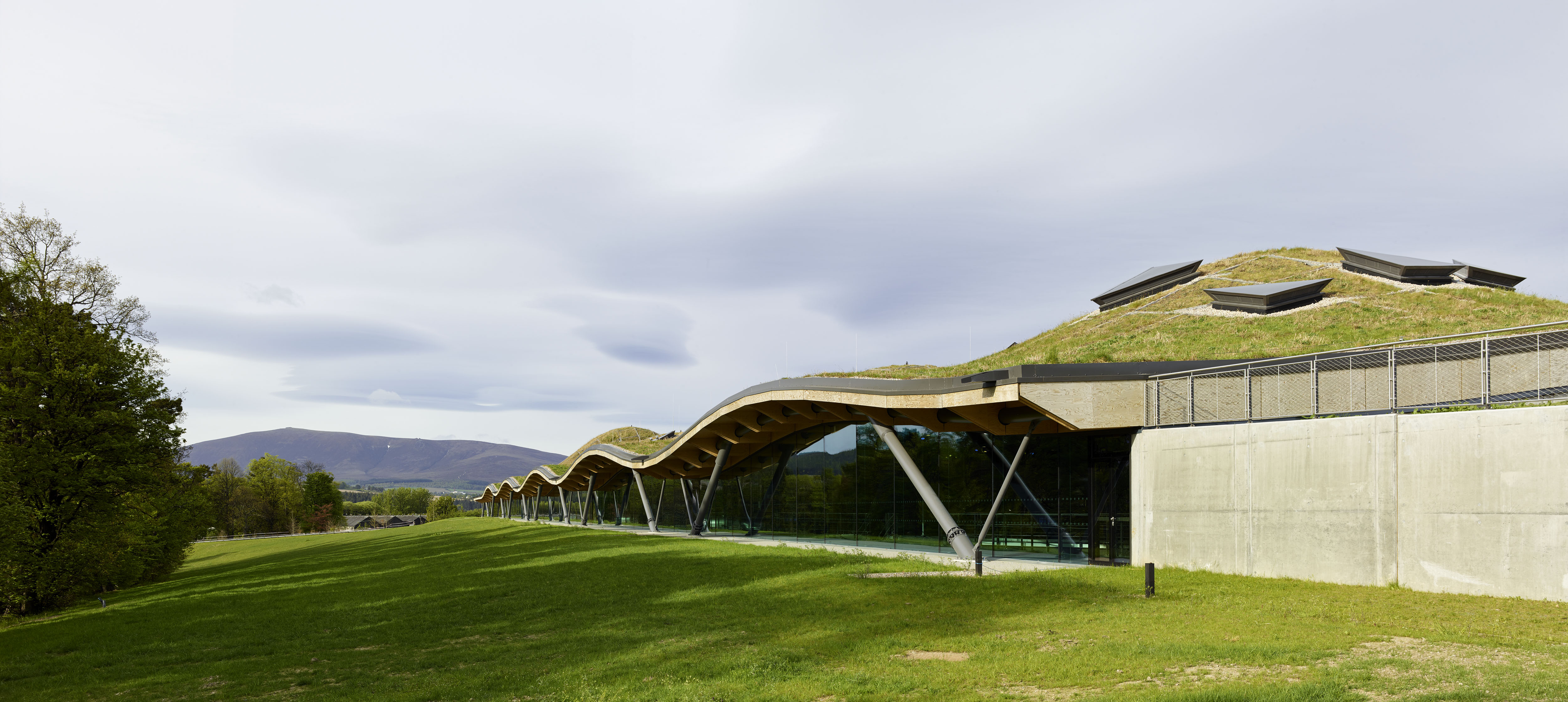 Macallan’s New Distillery Will Have 952 Bottles Of Whisky To Taste photo