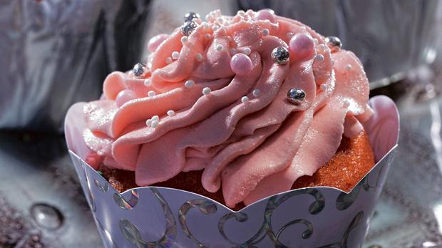 How To Make Sparkling Pink Champagne Cupcakes photo