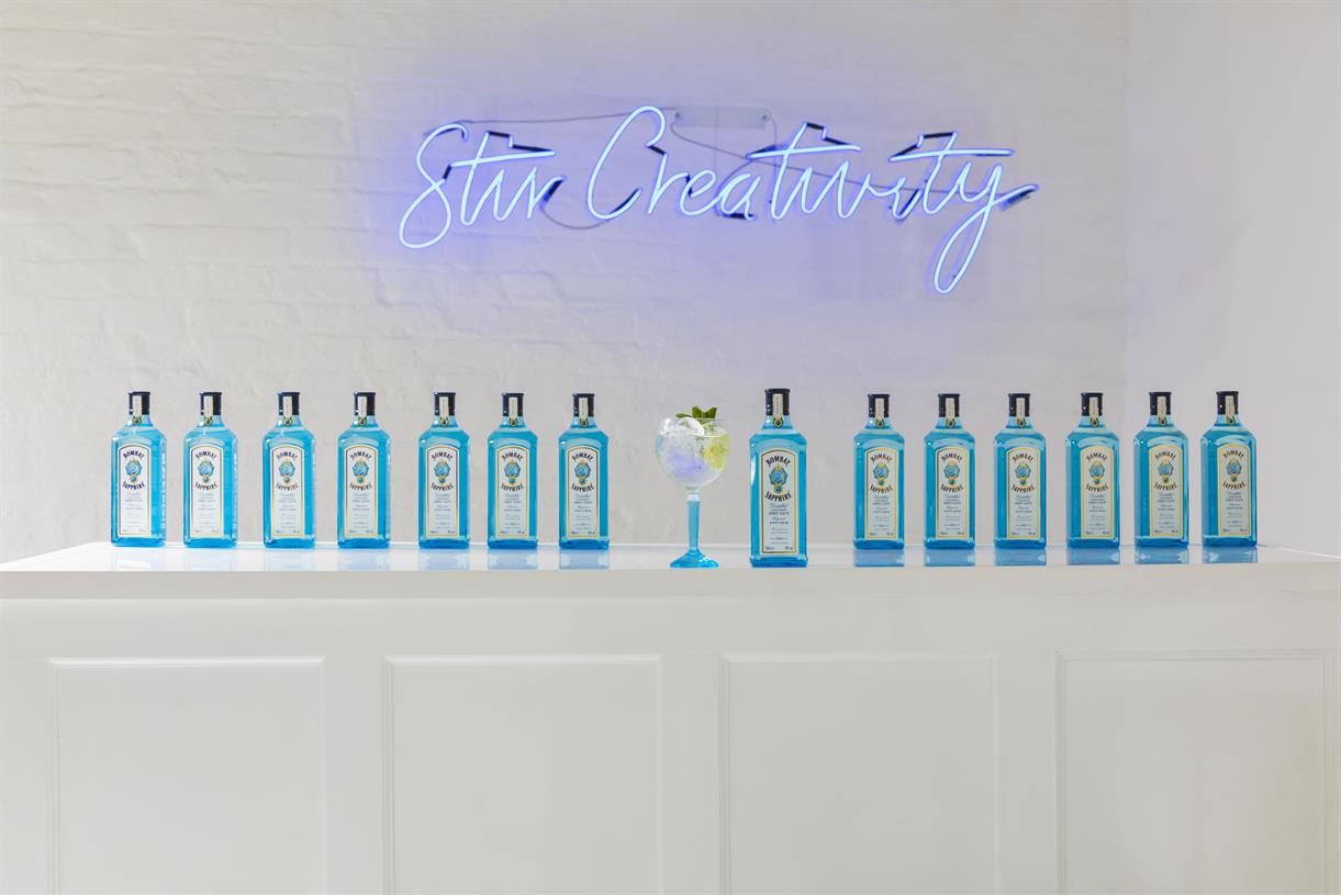 Bombay Sapphire Creates Live Art Experience To Celebrate Creativity In Cocktail-making photo