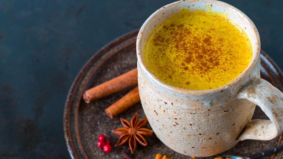 Turmeric tea is one super drink that will make you lose weight fast! photo
