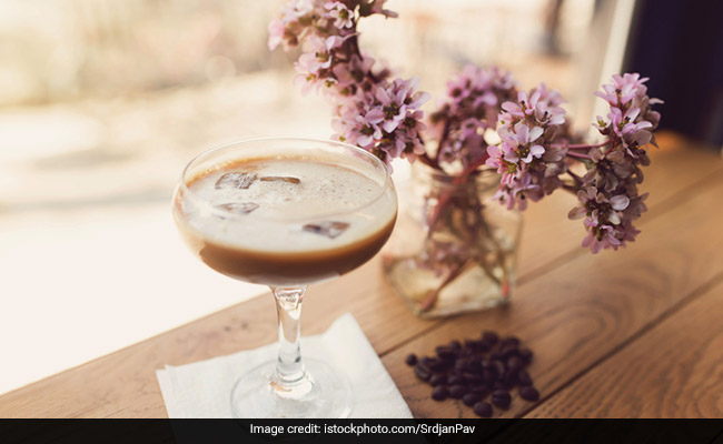 4 Recipes To Up Your Monsoon Cocktail Game With Amarula photo