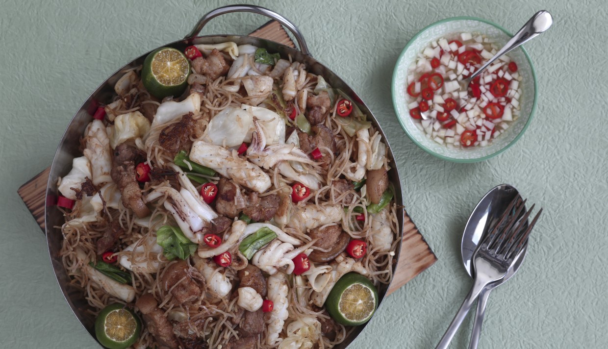 How To Make Pancit, A Philippine Take On Chinese Fried Noodles photo