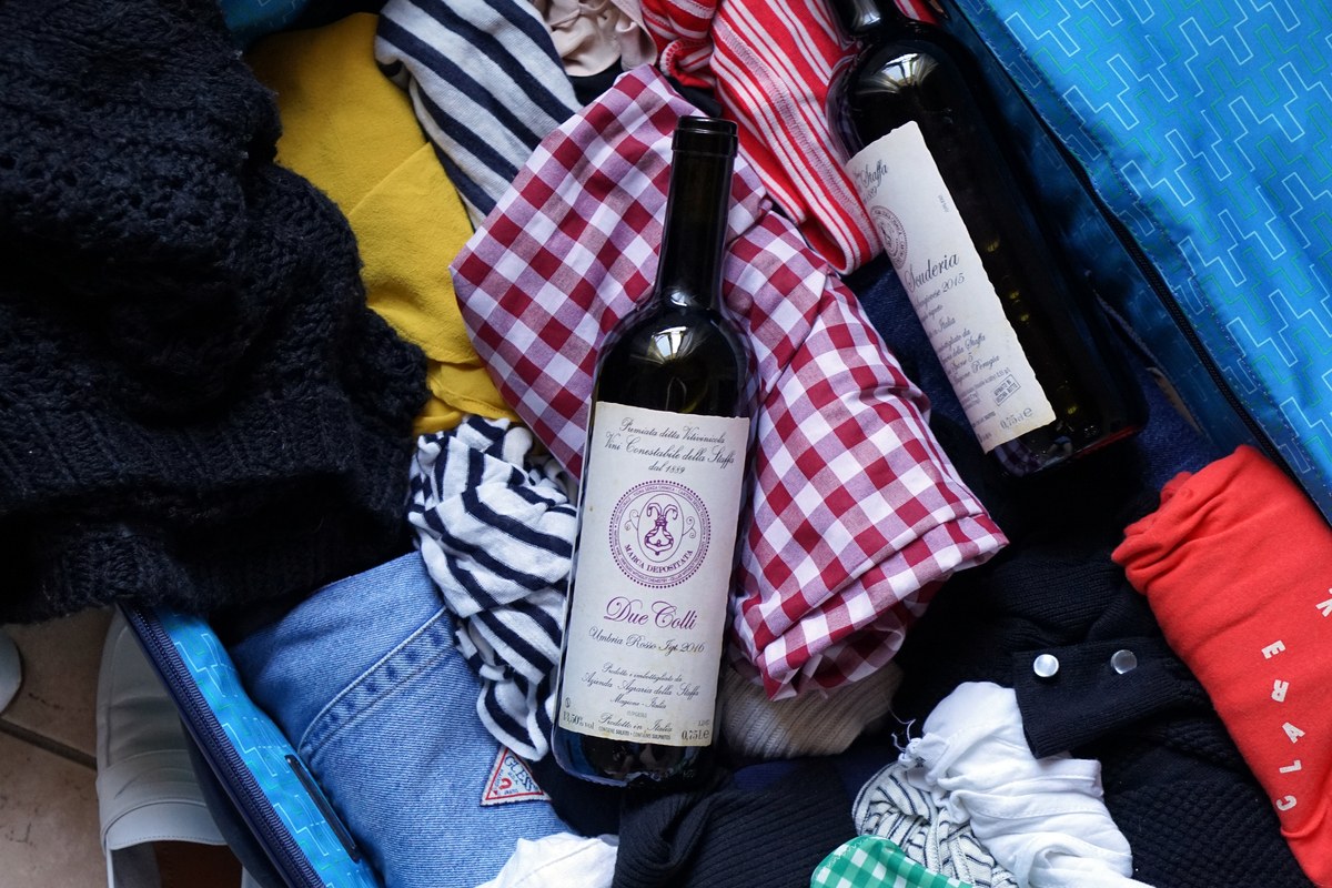 How to pack wine in your suitcase photo