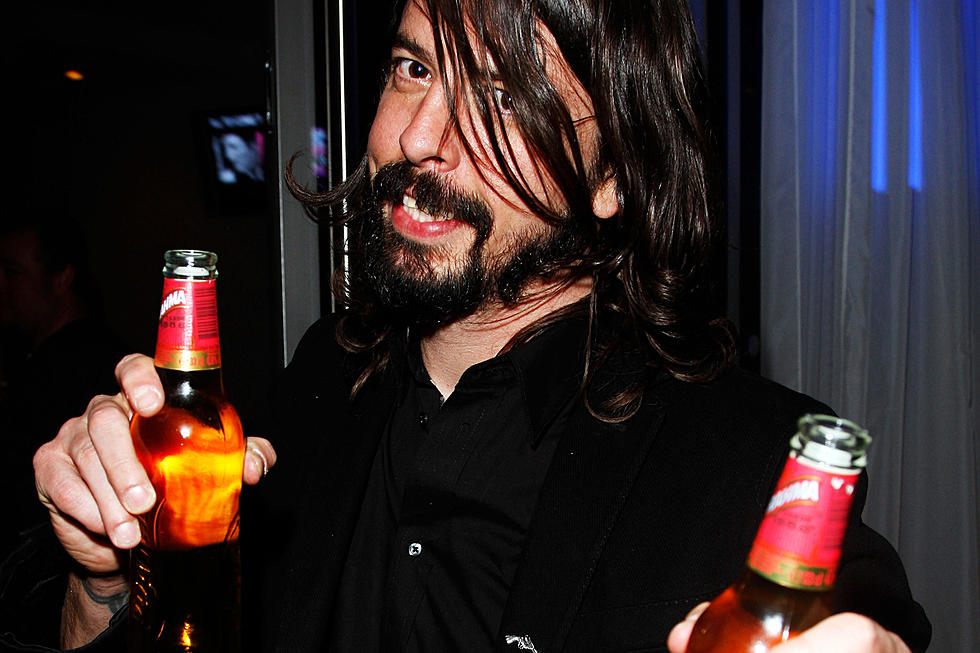 Dave Grohl Reveals His Hour-Long Pre-Show Drinking Ritual photo