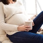 Drinking tea or coffee during pregnancy REDUCES baby size photo