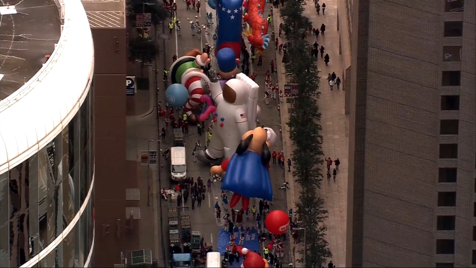 Budweiser Clydesdales, Astronaut Balloon Highlight Houston Thanksgiving Parade photo