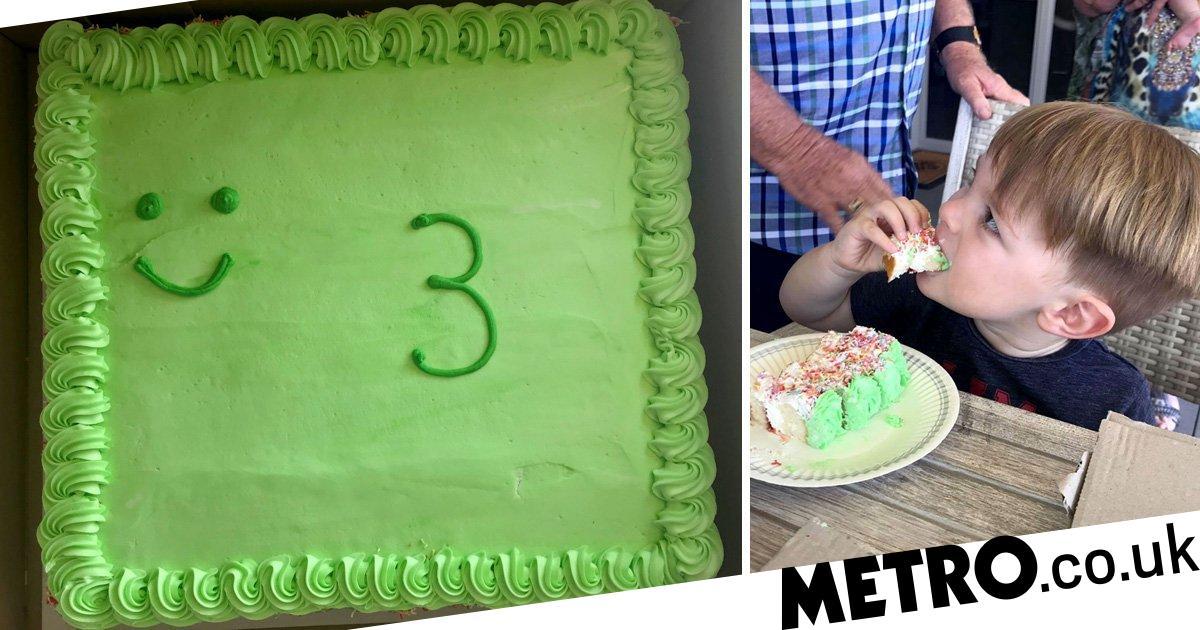 Dad Left Seriously Unimpressed By Supermarket’s ‘frog’ Cake Decoration photo