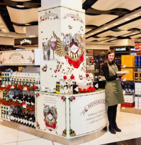 Romantic Spirit: Hendrick?s Gin Adds A Touch Of Love To Airport Promotions photo